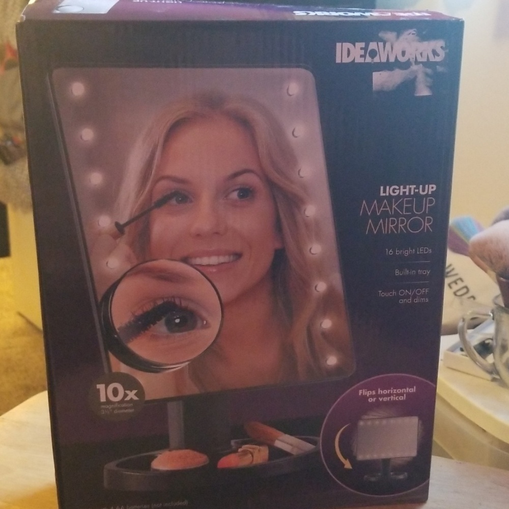 Light up make up mirror